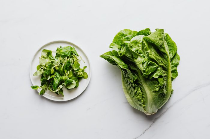 Green leafy vegetables deliver iron to hair