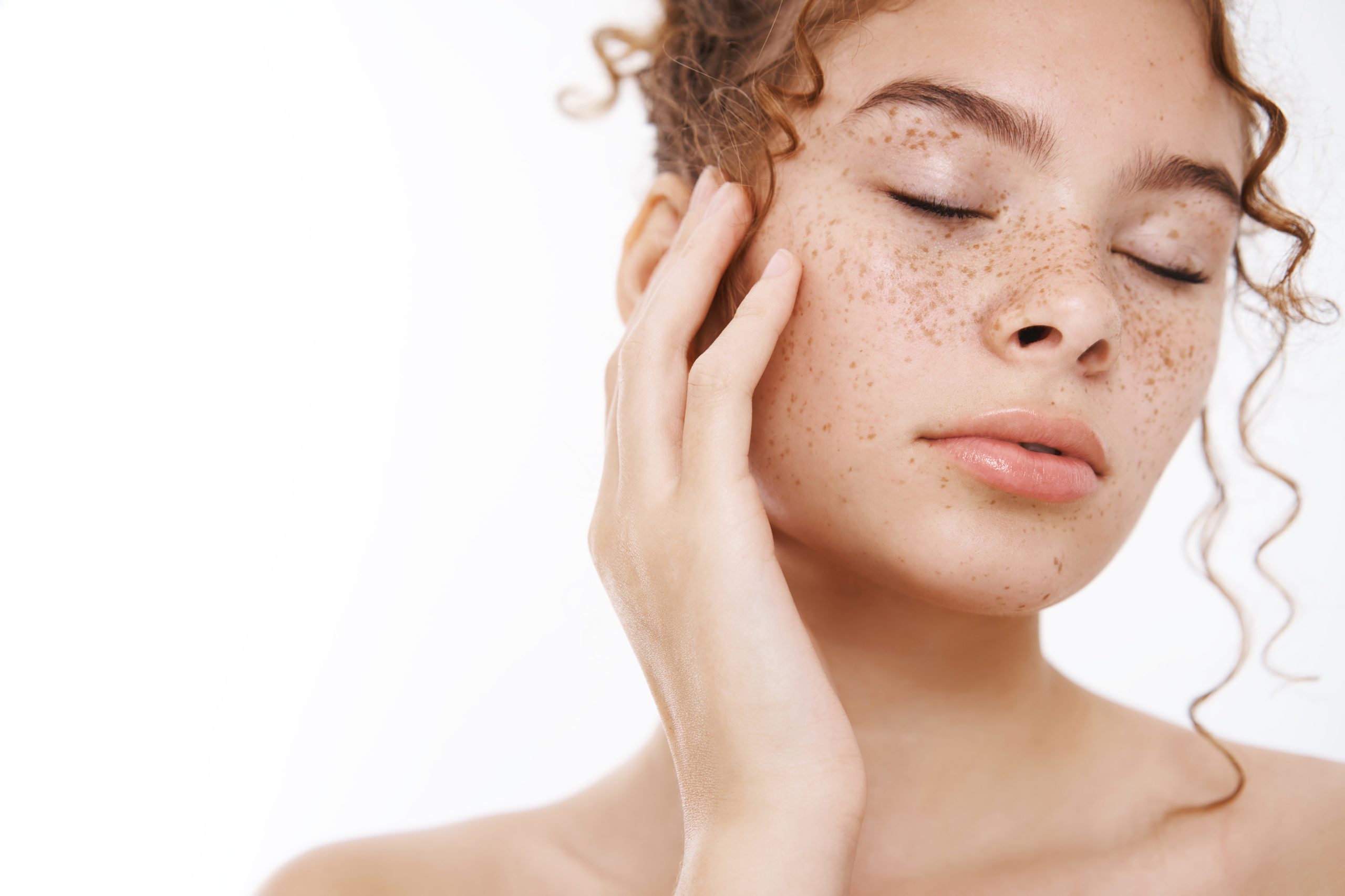 A Guide on Getting Rid of Dark Spots on Face